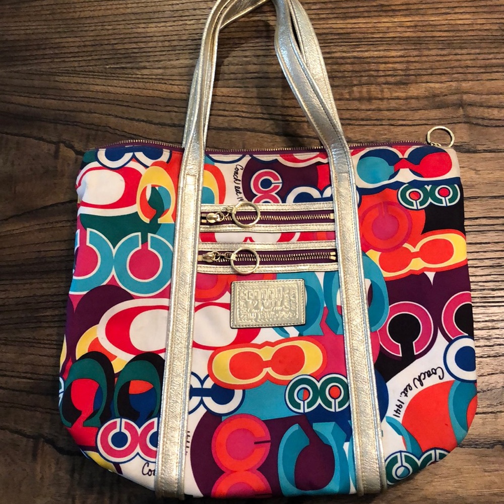 Medium sized Poppy Coach purse